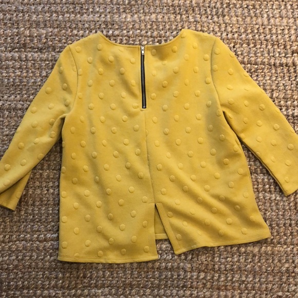 Cute flowy top - Picture 2 of 2